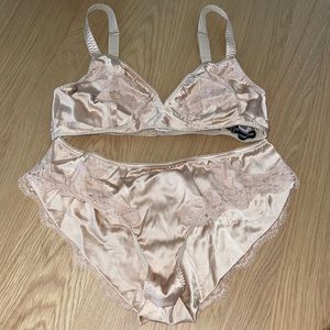 Brand new 100% authentic Dolce & Gabbana Underwear Lingerie Set Bra Panties L